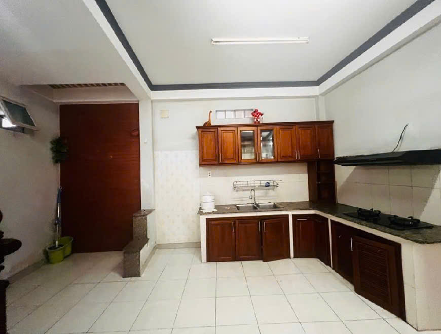 GIẢM SỐC – NHÀ HẺM XE HƠI LINH TRUNG – GẦN HOÀNG DIỆU 2